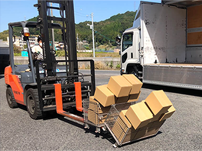 カーブや旋回で荷崩れ